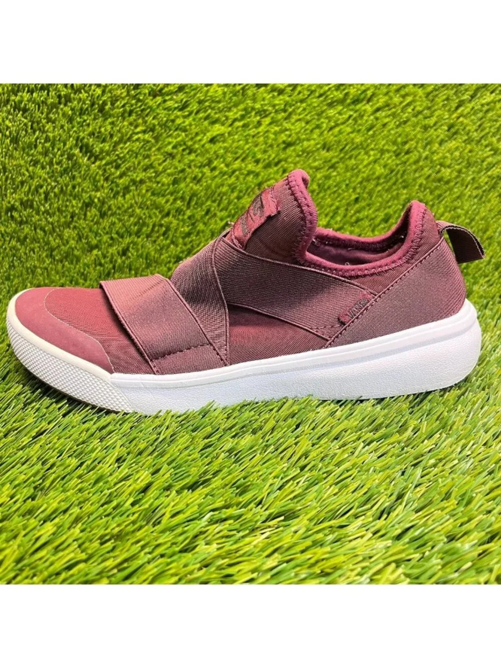 Vans UltraRange Gore Womens Size 9 Burgundy White Athletic Skate Shoes Sneakers